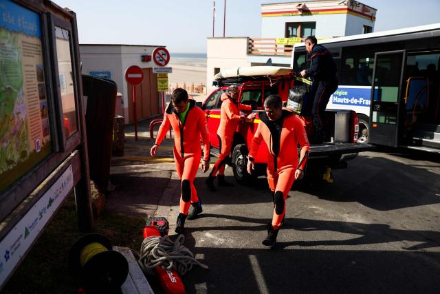 Diving firefighters pack their belongings following an intervention after an attempt to cross the English Channel illegally turned tragic with several migrants found in cardiac arrest, in France's Pas-de-Calais northern coastal city of Equihen-Plage on April 9, 2026. Two men and two women died on April 9, 2026 morning whilst attempting to cross the English Channel illegally; they were ‘swept away’ by the currents off the coast of Equihen-Plage (Pas-de-Calais), announced Franзois-Xavier Lauch, the Prefect of Pas-de-Calais, at the scene. (Photo by Sameer AL-DOUMY / AFP)