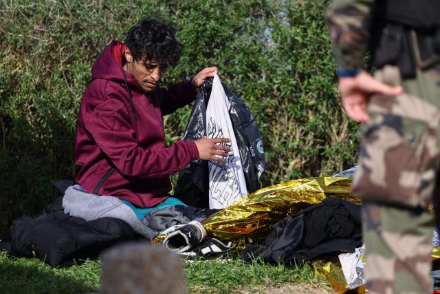A man packs his belongings after an attempt to cross the English Channel illegally turned tragic with several migrants found in cardiac arrest, in France's Pas-de-Calais northern coastal city of Equihen-Plage on April 9, 2026. Two men and two women died on April 9, 2026 morning whilst attempting to cross the English Channel illegally; they were ‘swept away’ by the currents off the coast of Equihen-Plage (Pas-de-Calais), announced Franзois-Xavier Lauch, the Prefect of Pas-de-Calais, at the scene. (Photo by Sameer AL-DOUMY / AFP)