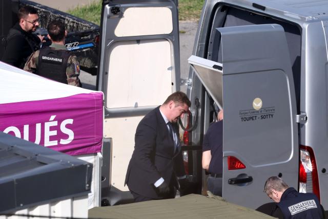 One of the four victims' coffin is loaded into a hearse after an attempt to cross the English Channel illegally turned tragic with several migrants found in cardiac arrest, in France's Pas-de-Calais northern coastal city of Equihen-Plage on April 9, 2026. Two men and two women died on April 9, 2026 morning whilst attempting to cross the English Channel illegally; they were ‘swept away’ by the currents off the coast of Equihen-Plage (Pas-de-Calais), announced Franзois-Xavier Lauch, the Prefect of Pas-de-Calais, at the scene. (Photo by Sameer AL-DOUMY / AFP)