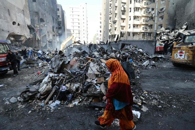 A woman walks past destruction at the site of an Israeli airstrike that targeted a building the day before in Beirut's Corniche al-Mazraa neighbourhood on April 9, 2026. Rescuers searched for survivors under the rubble of destroyed buildings in Beirut as Lebanon observed a day of mourning after Israeli strikes across the country killed more than 200. (Photo by Ibrahim AMRO / AFP)