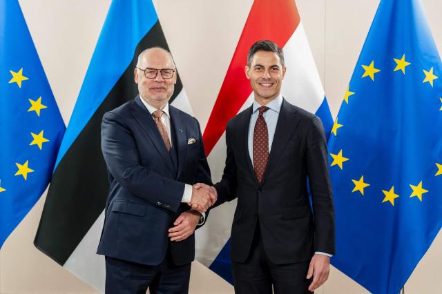 Netherlands' Prime Minister Rob Jetten (R) poses with Estonia's President Alar Karis at the Ministry of General Affairs as part of a meeting on a bilateral cooperation, European security, and international developments in The Hague on April 9, 2026. (Photo by Lina Selg / ANP / AFP) / Netherlands OUT