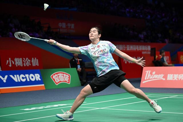 Busanan Ongbamrungphan of Thailand hits a return to Akane Yamaguchi of Japan during their women's single match at the Badminton Asia Championship in Ningbo, eastern China's Zhejiang province on April 9, 2026. (Photo by CN-STR / AFP) / China OUT