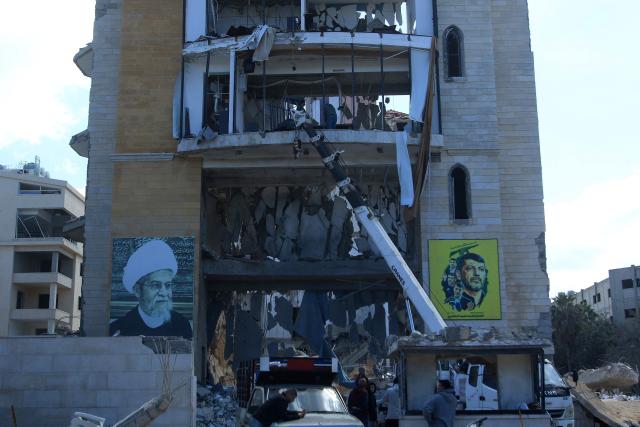 People inspect the site of an Israeli airstrike that targeted a religious Shiite complex the day before in the southern Lebanese coastal city of Sidon on April 9, 2026. Calls were mounting for the ceasefire between the US and Iran to be extended to Israel's war with Hezbollah, after a massive wave of Israeli strikes on Lebanon killed more than 200 people. (Photo by Mahmoud ZAYYAT / AFP)