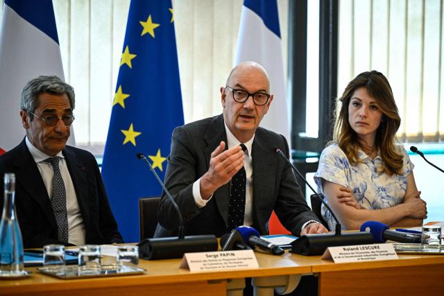France's Economy and Finance Minister Roland Lescure (C) speaks next to France's Trade Minister Serge Papin (L) and France's Government Spokesperson Maud Bregeon (R) during a ministers meeting with fuel distributors at the Bercy finance ministry in Paris on April 9, 2026. (Photo by JULIEN DE ROSA / AFP)