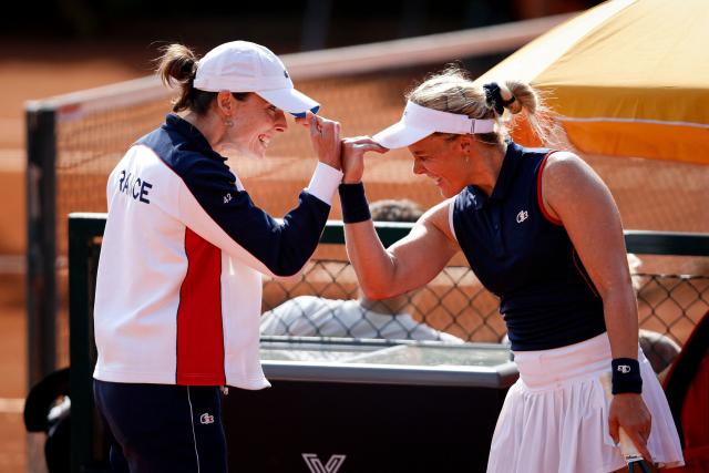 France's Leolia Jeanjean (R) reacts with France's team captain Alize Cornet after her women's singles match against Romania’s Elena Ruxandra Bertea during the Billie Jean King Cup play-offs between France and Romania, at Oeiras on the outskirts of Lisbon, on April 9, 2026. (Photo by FILIPE AMORIM / AFP)
