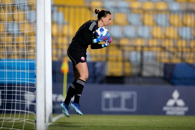 (FILES) Chile's goalkeeper Christiane Endler stops a ball during the women's team semifinal football match between Chile and United States of the Pan American Games Santiago 2023, at the Sausalito stadium in Viña del Mar, Chile, on October 31, 2023. South American women's national football teams will set out to secure early qualification for the 2027 World Cup in Brazil, starting on April 10, 2026, a triple match day of the Nations League marked by fierce competition for the top spot. (Photo by Javier TORRES / AFP)