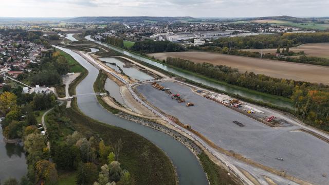 (FILES) An aerial photo taken on October 14, 2025 shows a view of the site of the future Montmacq lock on the Seine-Nord canal construction site. In a report to be published on April 5, 2026 the Cour des Comptes (Court of Audit) warns of a “significant drift” in the costs of the Seine-Nord Europe canal, a colossal project currently under construction, which in its view poses a “serious risk for the state. (Photo by Pierre BEAUVILLAIN / AFP)