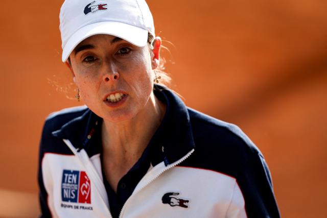 France's team captain Alize Cornet reacts during the match between France's Kristina Mladenovic, and Leolia Jeanjean, against Romania’s Ilinca Dalina Amariei and Carmen Andreea Herea during the Billie Jean King Cup  play-off women's doubles between France and Romania, at Oeiras on the outskirts of Lisbon, on April 9, 2026. (Photo by FILIPE AMORIM / AFP)