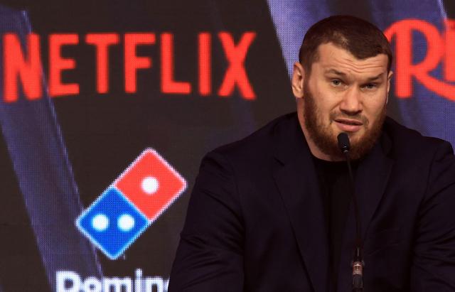 Russia's Arslanbek Makhmudov talks during a press conference in central London on April 9, 2026, ahead of their heavyweight boxing match wit Britain's two-time former world heavyweight champion Tyson Fury on April 11. (Photo by Toby Shepheard / AFP)