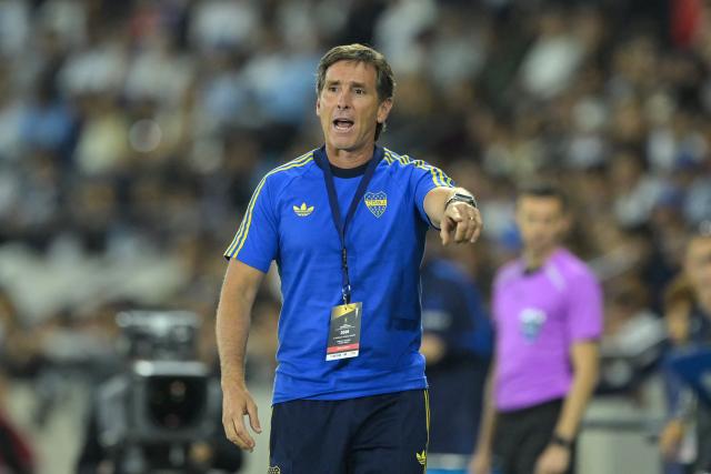 (FILES) Boca Juniors' head coach Claudio Ubeda gestures during the Copa Libertadores group stage football match between Chile's Universidad Catolica and Argentina's Boca Juniors at the Claro Arena stadium in Santiago on April 7, 2026. Claudio Ъbeda’s future as Boca Juniors manager seemed to be on the line a month ago, when his team couldn’t even manage a win at La Bombonera. But the results have since turned around, and the Xeneize are now on a run of ten matches without defeat. (Photo by Rodrigo ARANGUA / AFP)