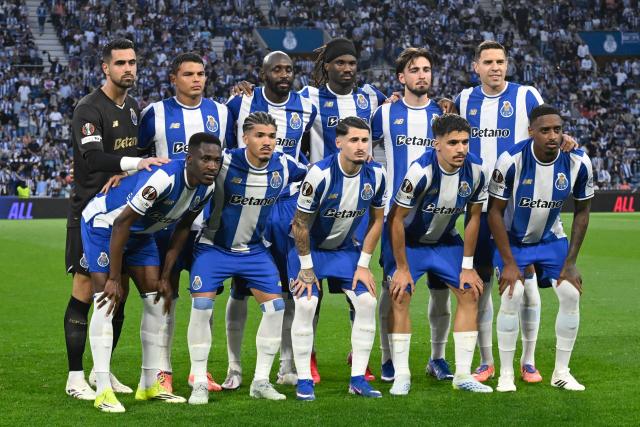Porto players pose before the UEFA Europa League quarter final first leg football match between FC Porto and Nottingham forest at Dragao Stadium in Porto, on April 9, 2026. (Photo by Miguel RIOPA / AFP)
