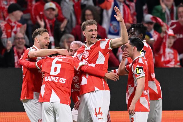 Mainz' Japanese midfielder #06 Kaishu Sano (2L) is celebrated by teammates after scoring his team's first goal with Mainz' Japanese midfielder #24 Sota Kawasaki during the UEFA Europa Conference League quarter-final first leg football match between 1 FSV Mainz 05 and RC Strasbourg Alsace in Mainz, western Germany on April 9, 2026. (Photo by Kirill KUDRYAVTSEV / AFP)