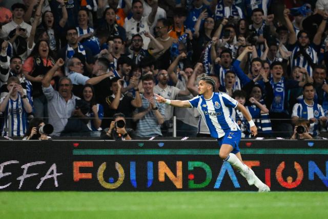 FC Porto's Brazilian forward #07 William Gomes celebrates scoring his team's first goal during the UEFA Europa League quarter final first leg football match between FC Porto and Nottingham forest at Dragao Stadium in Porto, on April 9, 2026. (Photo by Miguel RIOPA / AFP)