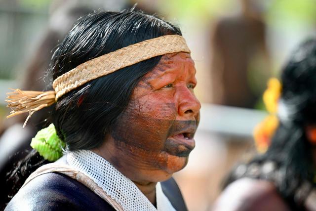 A Brazilian Indigenous man takes part in a protest march as part of the indigenous gathering Acampamento Terra Livre (Free Land Camp) in Brasilia, Brazil, on April 9, 2026. Around 7,000 indigenous people from several ethnic groups take part in the week-long protest to demand land rights, justice, and equal treatment. (Photo by Evaristo Sa / AFP)