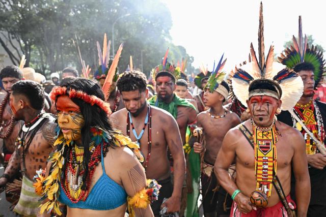 Brazilian Indigenous people take part in a protest march as part of the indigenous gathering Acampamento Terra Livre (Free Land Camp) in Brasilia, Brazil, on April 9, 2026. Around 7,000 indigenous people from several ethnic groups take part in the week-long protest to demand land rights, justice, and equal treatment. (Photo by Evaristo Sa / AFP)