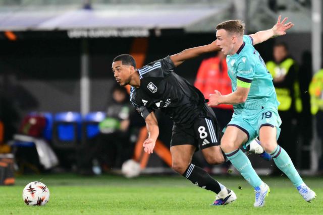 Aston Villa's Belgian midfielder  #08 Youri Tielemans fights for the ball with Bologna's Scottish midfielder #19 Lewis Ferguson during the UEFA Europa League quarter final first leg football match between Bologna and Aston Villa at the Renato Dall'Ara stadium in Bologna on April 9, 2026. (Photo by Stefano RELLANDINI / AFP)