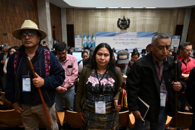 Attendees stand up and turn their backs in protest during a meeting of Guatemala's attorney general Consuelo Porras with the commission that nominates finalists for the election of the attorney general for the next four-year term at the Supreme Court in Guatemala City on April 9, 2026. (Photo by JOHAN ORDONEZ / AFP)