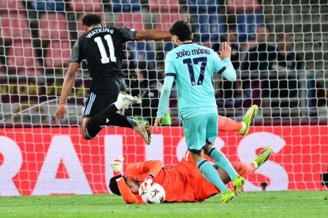 Bologna's Italian goalkeeper #13 Federico Ravaglia makes a save as Aston Villa's English striker #11 Ollie Watkins tries to score during the UEFA Europa League quarter final first leg football match between Bologna and Aston Villa at the Renato Dall'Ara stadium in Bologna on April 9, 2026. (Photo by Stefano RELLANDINI / AFP)
