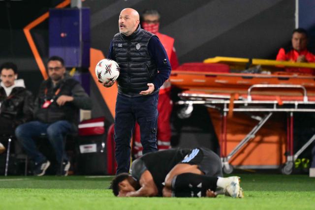 Bologna's Italian head coach Vincenzo Italiano reacts during the UEFA Europa League quarter final first leg football match between Bologna and Aston Villa at the Renato Dall'Ara stadium in Bologna on April 9, 2026. (Photo by Stefano RELLANDINI / AFP)