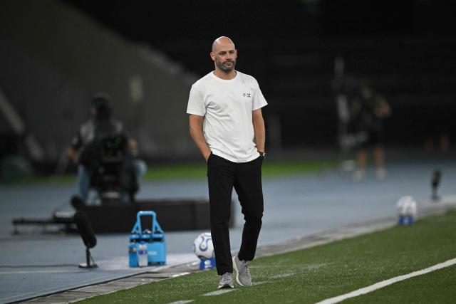 Botafogo's Portuguese head coach Franclim Carvalho walks during the Copa Sudamericana group stage football match between Brazil's Botafogo and Venezuela's Caracas FC at the Nilton Santos stadium in Rio de Janeiro, Brazil, on April 9, 2026. (Photo by Mauro PIMENTEL / AFP)