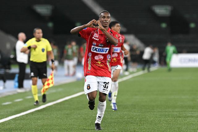 Caracas' midfielder #33 Wilfred Correa celebrates after scoring the team's first goal during the Copa Sudamericana group stage football match between Brazil's Botafogo and Venezuela's Caracas FC at the Nilton Santos stadium in Rio de Janeiro, Brazil, on April 9, 2026. (Photo by Mauro PIMENTEL / AFP)