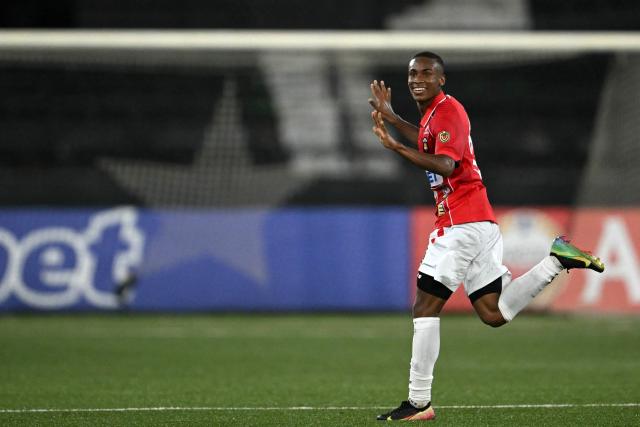 Caracas' midfielder #33 Wilfred Correa celebrates scoring his team's first goal during the Copa Sudamericana group stage football match between Brazil's Botafogo and Venezuela's Caracas FC at the Nilton Santos stadium in Rio de Janeiro, Brazil, on April 9, 2026. (Photo by Mauro PIMENTEL / AFP)