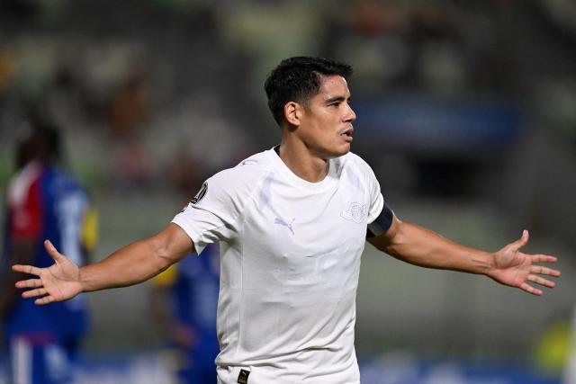 Libertad's forward #10 Lorenzo Melgarejo celebrates scoring his team's first goal during the Copa Libertadores group stage football match between Venezuela's Universidad Central and Paraguay's Libertad at the Olimpico de la UCV stadium in Caracas, on April 9, 2026. (Photo by Juan BARRETO / AFP)