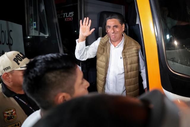 Peru's presidential candidate Carlos Alvarez, for the Pais Para Todos party, waves upon arrival at his closing campaign rally in Lima on April 9, 2026. Peru will hold presidential elections on April 12. (Photo by Connie FRANCE / AFP)