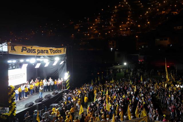 This aerial view shows Peru's presidential candidate Carlos Alvarez, for the Pais Para Todos party, speaking to supporters during his closing campaign rally in Lima on April 9, 2026. Peru will hold presidential elections on April 12. (Photo by Connie FRANCE / AFP)