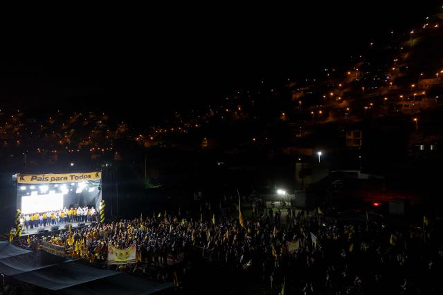This aerial view shows Peru's presidential candidate Carlos Alvarez, for the Pais Para Todos party, speaking to supporters during his closing campaign rally in Lima on April 9, 2026. Peru will hold presidential elections on April 12. (Photo by Connie FRANCE / AFP)