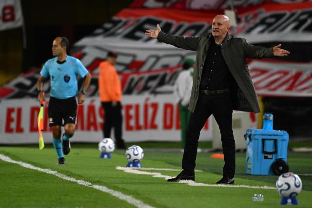 Santa Fe's Uruguayan head coach Pablo Repetto gestures during the Copa Libertadores group stage football match between Colombia's Independiente Santa Fe and Uruguay's Penarol at the Nemesio Camacho El Campin stadium in Bogota, on April 9, 2026. (Photo by Luis ACOSTA / AFP)