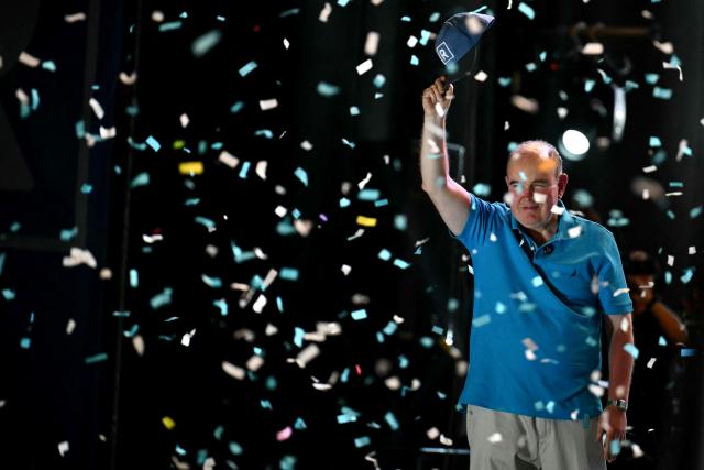 Peru's presidential candidate Rafael Lopez Aliaga, for the Renovacion Popular party, greets supporters during his closing campaign rally in Lima on April 9, 2026. Peru will hold presidential elections on April 12. (Photo by Luis ROBAYO / AFP)