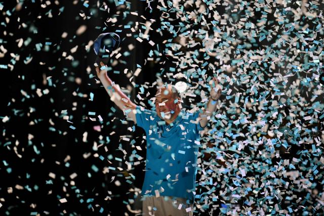 Peru's presidential candidate Rafael Lopez Aliaga, for the Renovacion Popular party, greets supporters during his closing campaign rally in Lima on April 9, 2026. Peru will hold presidential elections on April 12. (Photo by Luis ROBAYO / AFP)