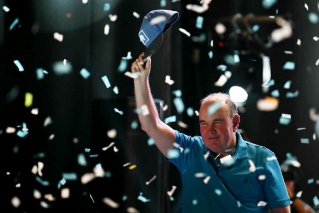 Peru's presidential candidate Rafael Lopez Aliaga, for the Renovacion Popular party, greets supporters during his closing campaign rally in Lima on April 9, 2026. Peru will hold presidential elections on April 12. (Photo by Luis ROBAYO / AFP)