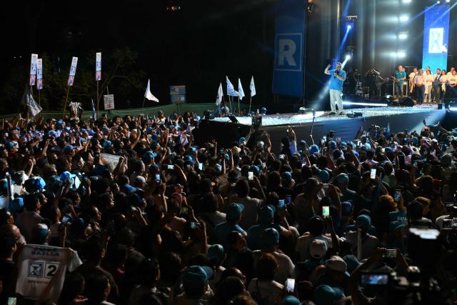 Peru's presidential candidate Rafael Lopez Aliaga, for the Renovacion Popular party, speaks to supporters during his closing campaign rally in Lima on April 9, 2026. Peru will hold presidential elections on April 12. (Photo by Luis ROBAYO / AFP)