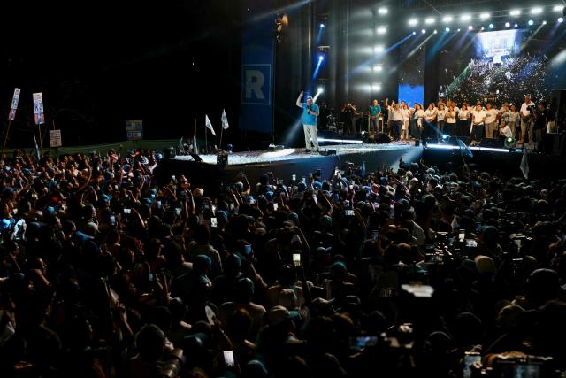 Peru's presidential candidate Rafael Lopez Aliaga, for the Renovacion Popular party, speaks to supporters during his closing campaign rally in Lima on April 9, 2026. Peru will hold presidential elections on April 12. (Photo by Luis ROBAYO / AFP)
