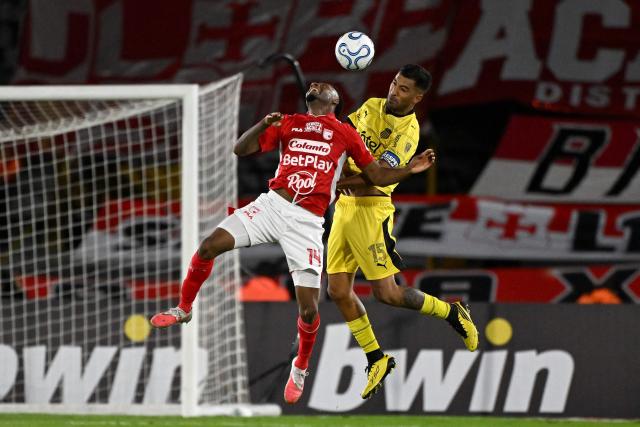 Santa Fe's forward #14 Luis Palacios and Penarol's defender #15 Maximiliano Olivera fight for the ball during the Copa Libertadores group stage football match between Colombia's Independiente Santa Fe and Uruguay's Penarol at the Nemesio Camacho El Campin stadium in Bogota, on April 9, 2026. (Photo by Luis ACOSTA / AFP)