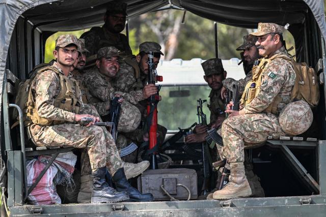 Pakistani army soldiers arrive for deployment at the Red Zone area of Islamabad on April 10, 2026. As Iranian and US envoys prepare to hold talks in Islamabad to end the Middle East war, official sources and experts say Beijing helped pave the way for the negotiations and will be a crucial component in securing a permanent truce. (Photo by Aamir QURESHI / AFP)
