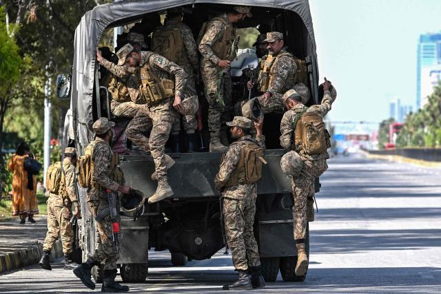 Pakistani army soldiers arrive for deployment at the Red Zone area of Islamabad on April 10, 2026. As Iranian and US envoys prepare to hold talks in Islamabad to end the Middle East war, official sources and experts say Beijing helped pave the way for the negotiations and will be a crucial component in securing a permanent truce. (Photo by Aamir QURESHI / AFP)