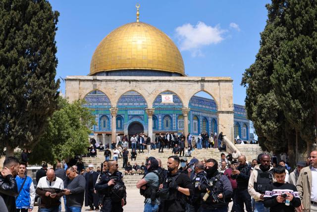 TOPSHOT - Israeli security personnel arrive as Muslim worshippers gather outside the Dome of the Rock within the Al-Aqsa Mosque compound for Friday noon prayers in the Old City of Jerusalem on April 10, 2026. The Al-Aqsa Mosque was reopened to Muslim worshippers on April 9, 2026, following a 40-day closure since the US-Israel war with Iran began on February 28. Jerusalem's Old City contains major holy sites for all three Abrahamic religions, which had been shuttered since the start of the war sparked by the US-Israeli attack on Iran. (Photo by AHMAD GHARABLI / AFP)