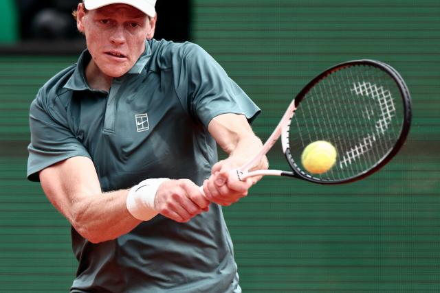 Italy's Jannik Sinner plays a backhand return to Canada's Felix Auger-Aliassime during the Monte Carlo ATP Masters Series Tournament quarter final tennis match on Court Rainier III at the Monte-Carlo Country Club in Roquebrune-Cap-Martin, south-eastern France on April 10, 2026. (Photo by Thibaud MORITZ / AFP)