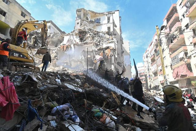 This photograph taken on April 10, 2026, during a media tour organized by Hezbollah’s media office shows a digger clearing the rubble of a building in Beirut's Hay al-Selloum neighbourhood, that was targetted in an Israeli strike earlier this week. The Israeli military said on April 10 that it had "dismantled" more than 4,300 Hezbollah sites in Lebanon since fighting with the militant group began last month. (Photo by FADEL itani / AFP) / 