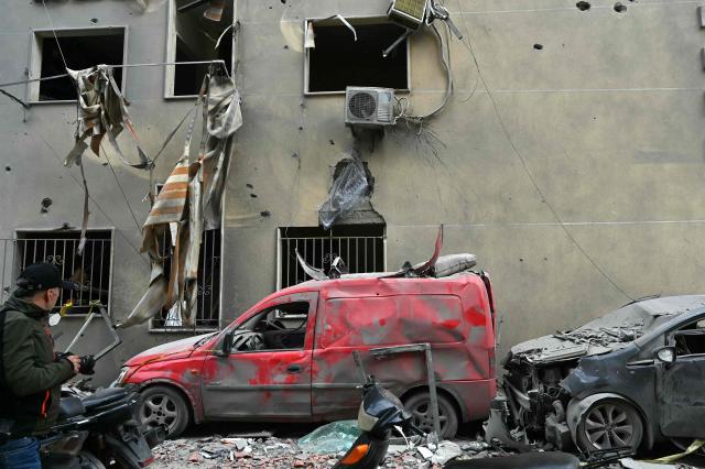 This photograph taken on April 10, 2026, during a media tour organized by Hezbollah’s media office shows damaged carrs at southern Beirut's Chweifat-Amrousiyeh neighbourhood that was targetted in an Israeli strike earlier this week. The Israeli military said on April 10 that it had "dismantled" more than 4,300 Hezbollah sites in Lebanon since fighting with the militant group began last month. (Photo by FADEL itani / AFP) / 