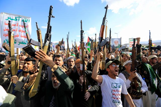 Supporters of the Iran-backed Houthi movement brandish their weapons as they rally in solidarity with Iran and Lebanon in the Yemeni capital Sanaa on April 10, 2026. Pakistan was poised on April 10, to host Iranian and US delegations for negotiations in its capital, although Tehran's participation remained uncertain after deadly Israeli strikes on Lebanon threatened this week's temporary truce. (Photo by Mohammed HUWAIS / AFP)