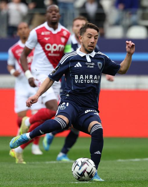 Paris FC's French midfielder #21 Maxime Lopez kicks the ball during the French L1 football match between Paris FC and AS Monaco at the Stade Jean-Bouin in Paris on April 10, 2026. (Photo by FRANCK FIFE / AFP)