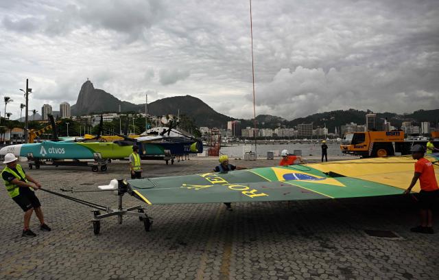 Crew members prepare to lift the wing of the Mubadala Brazil SailGP team vessel at Rio de Janeiro Yacht Club, during the Rio 2026 SailGP in Rio de Janeiro, Brazil, on April 10, 2026. (Photo by Mauro PIMENTEL / AFP)