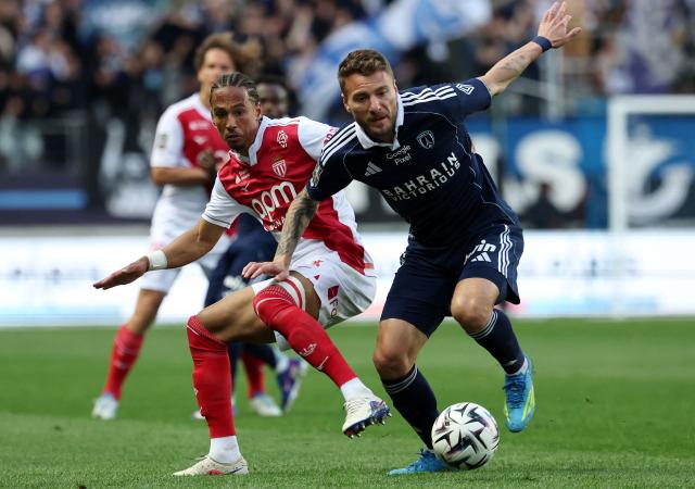 Monaco's German defender #05 Thilo Kehrer (L) fights for the ball with Paris FC's Italian forward #36 Ciro Immobile during the French L1 football match between Paris FC and AS Monaco (ASM) at Stade Jean Bouin in Paris on April 10, 2026. (Photo by FRANCK FIFE / AFP)