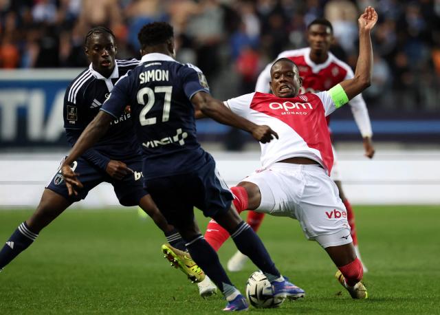 Monaco's Swiss midfielder #06 Denis Zakaria (R) fights for the ball with Paris FC's Nigerian forward #27 Moses Simon during the French L1 football match between Paris FC and AS Monaco (ASM) at Stade Jean Bouin in Paris on April 10, 2026. (Photo by FRANCK FIFE / AFP)