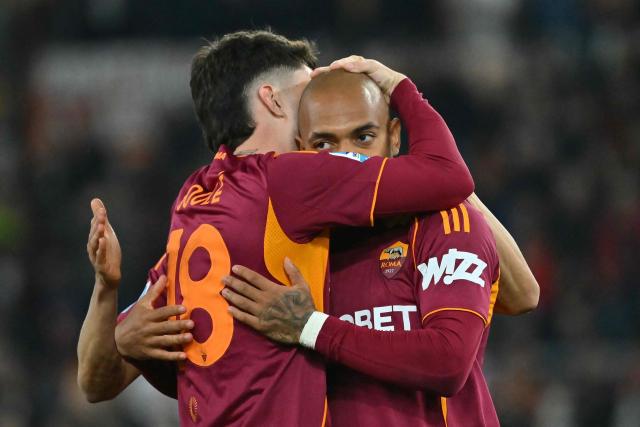 Roma's Dutch forward #14 Donyell Malen celebrates scoring his team's third goal with Roma's Argentine forward #18 Matias Soule during the Italian Serie A football match between AS Roma and Pisa at the Olympic Stadium in Rome on April 10, 2026. (Photo by Filippo MONTEFORTE / AFP)