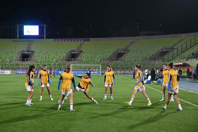 Argentina players warm up before the CONMEBOL Nations League Women football match between Chile and Argentina at the Elias Figueroa stadium in Valparaiso, Chile, on April 10, 2026. (Photo by RODRIGO ARANGUA / AFP)